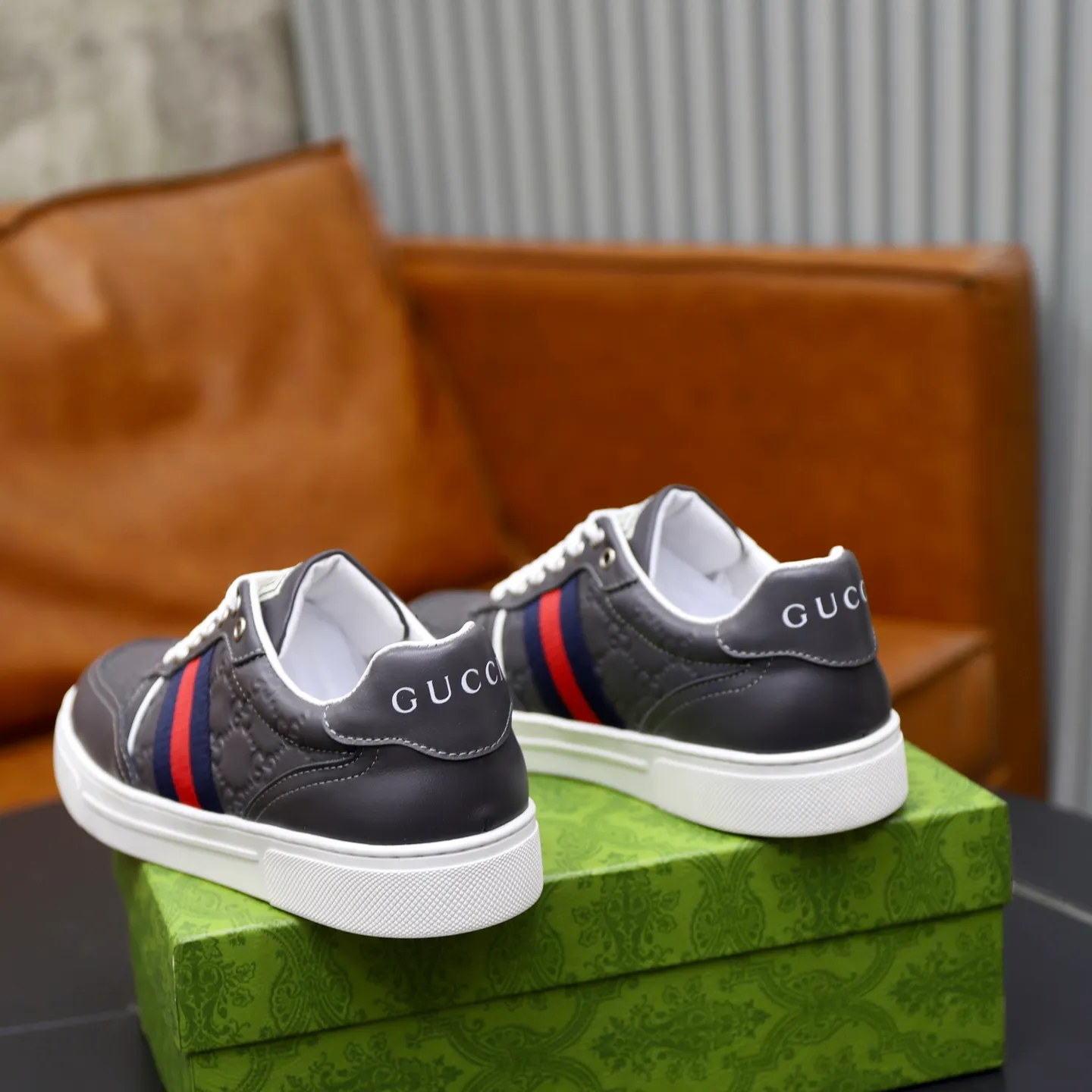 Ex-factory price: 440💰🙅‍♂️🙅‍♂️🙅‍♂️ Brand: GUCCI Standard code: 38-44 (45 customized) Grade: Same as the official website Material: Original leather splicing Comfortable and breathable sheepskin lining Original wear-resistant outsole Style category: Men's fashionable casual shoes Running sneakers Distinguished luxury brand elements Top luxury Color: actual picture color